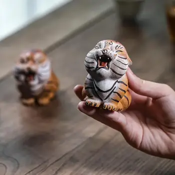 Tiger Figur Dekor Čaj Pet Tiger Obliko Edinstveno Okolju prijazno Oko-lov Vijolično Pesek Živalske Skulpture Čaj Figurice za Pisarno